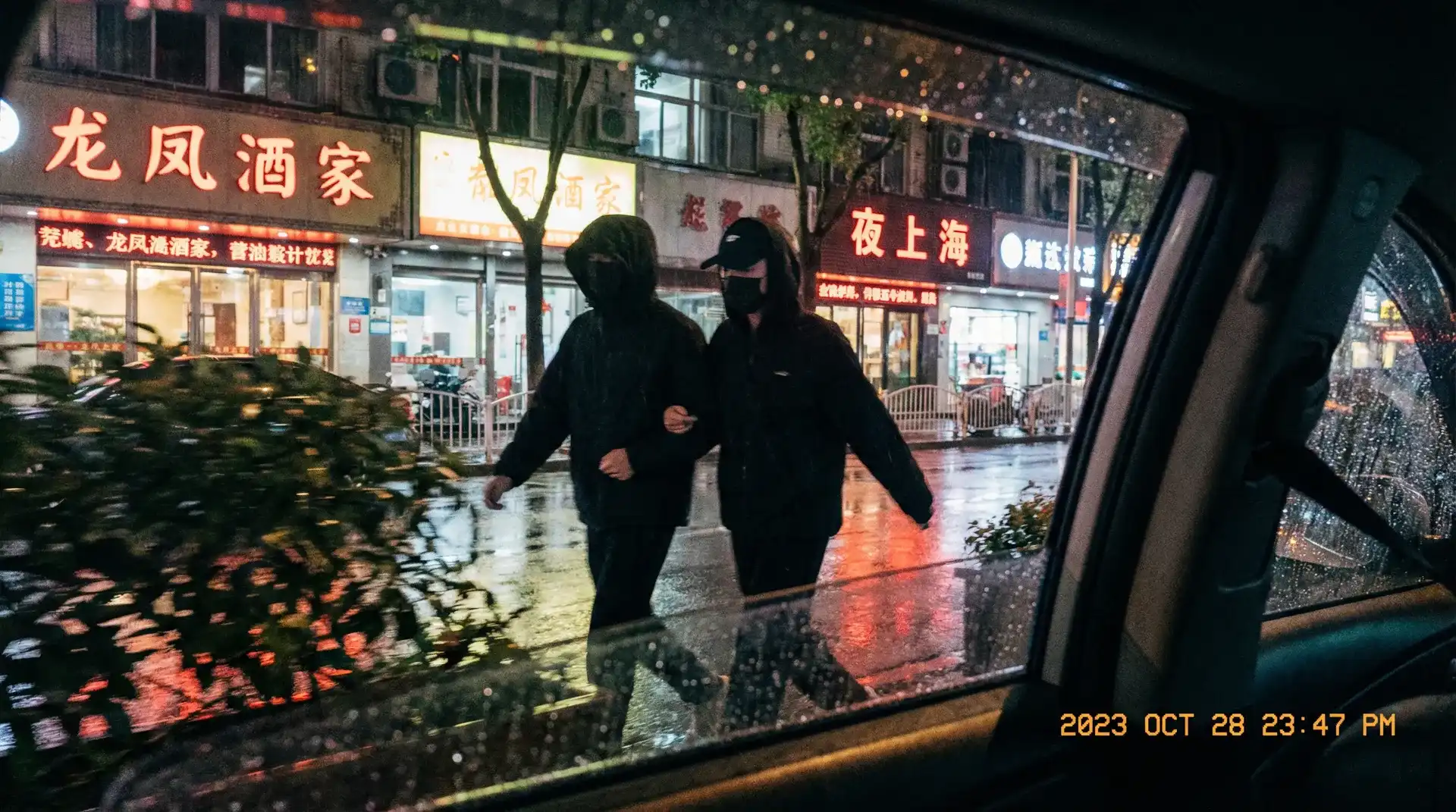 乐动体育网站 - 顶流明星深夜密会现场抓拍照片